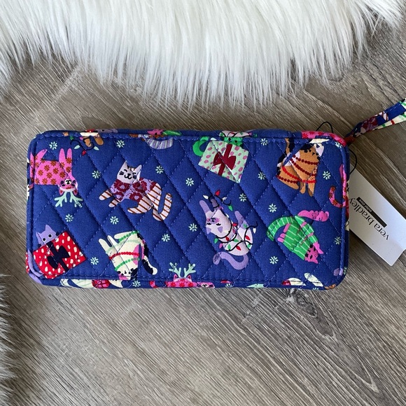 🐾 VERA BRADLEY Catnip Christmas Large Travel Pill Case - Picture 2 of 3